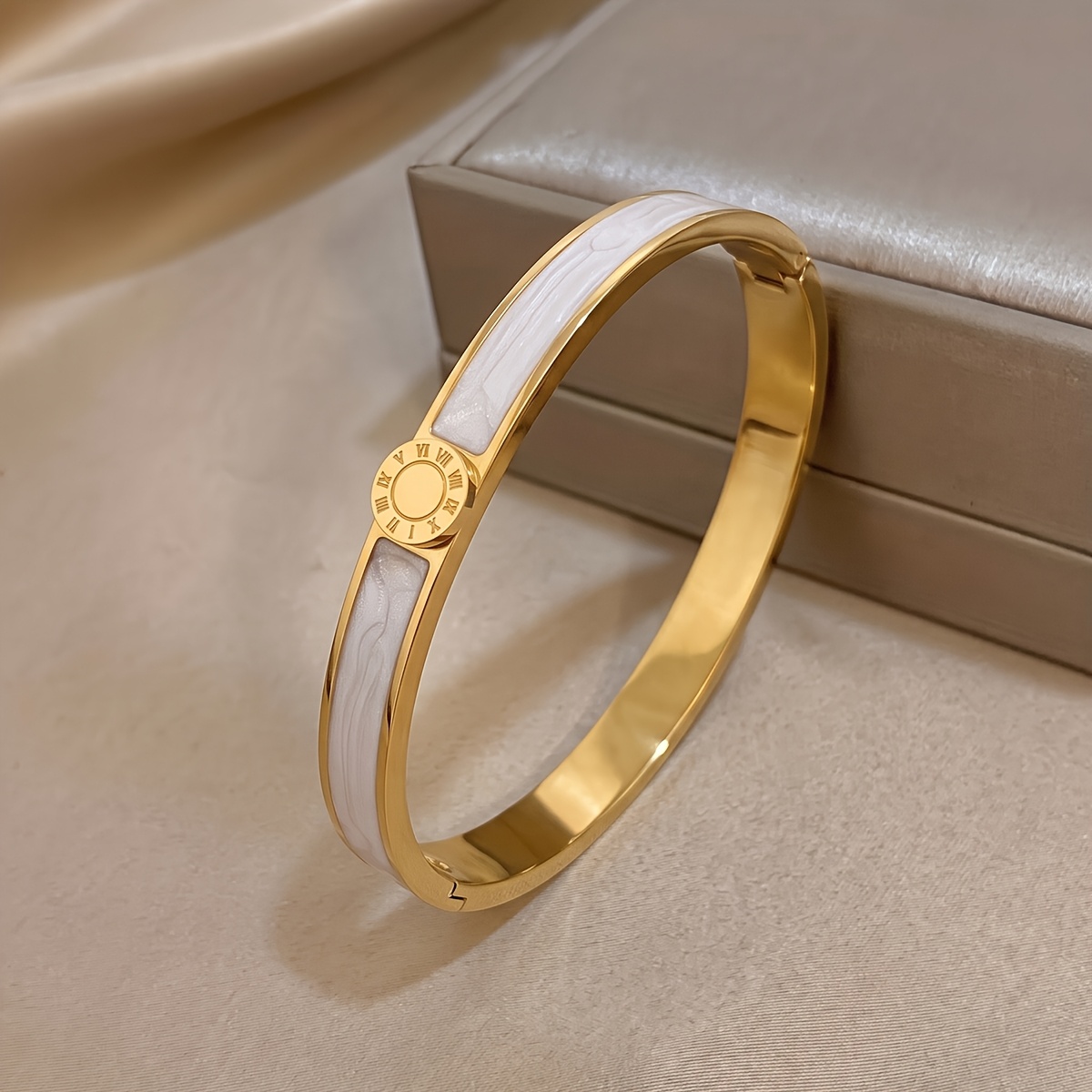 2pcs Retro Warm-Toned 18K Gold Plated Bangle Set